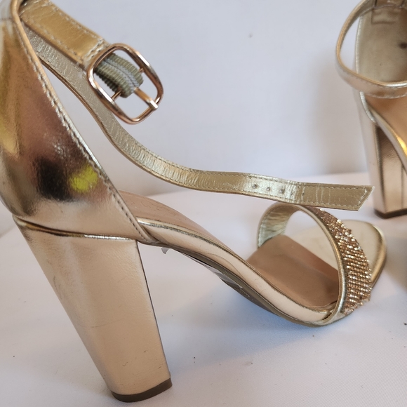 Bamboo Frenzy Gold Strappy Block 4in Heel womens size 8 - Picture 9 of 15
